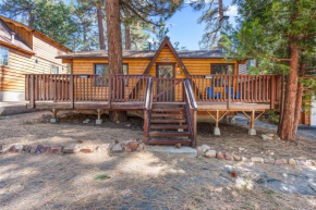 The Cuddle Inn - True feeling of a great cabin! Beautiful and homey! Walking distance to the lake!